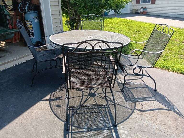 Wrought Iron Patio Table w/ (4) Chairs & Umbrella