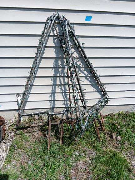 (6) Metal Outdoor Christmas Tree Frames w/ Lights
