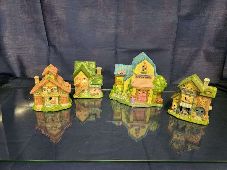 (4) Ceramic Easter Houses