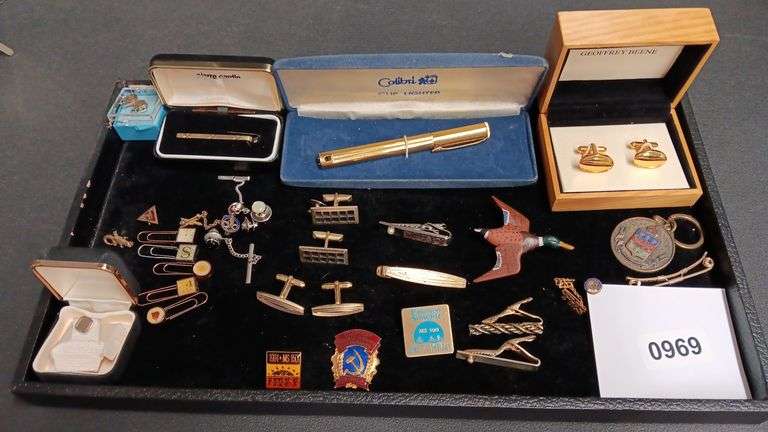 Tray Lot of Men's Pins & Accessories