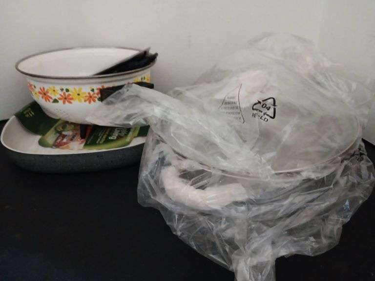 Assorted Cookware & Collanders