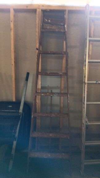 8 ft Wood Step Ladder