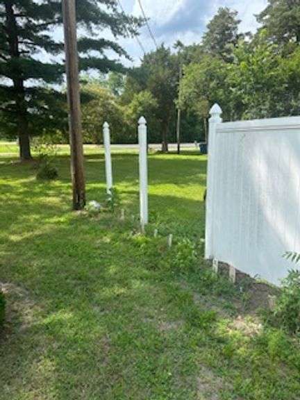 (2) 6'X6' Vinyl Fence Panels w/poles (must be removed by buyer)