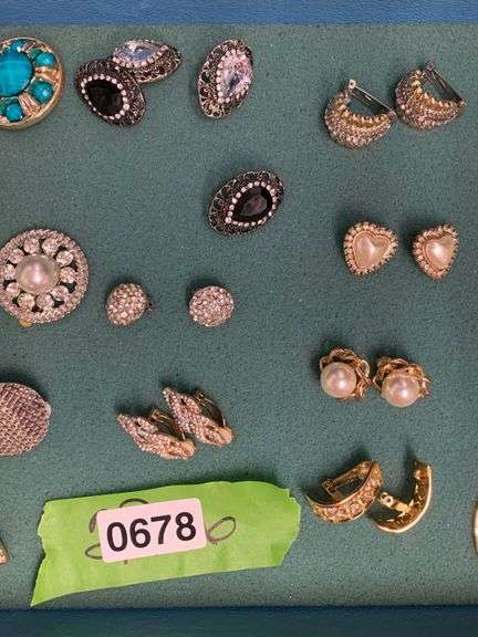 Assorted Costume Jewelry Earrings: Some Clips