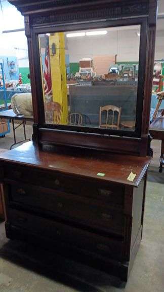 3 Drawer Dresser w/ Mirror
