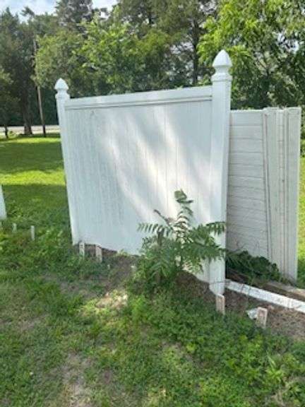 (2) 6'X6' Vinyl Fence Panels w/poles (must be removed by buyer)