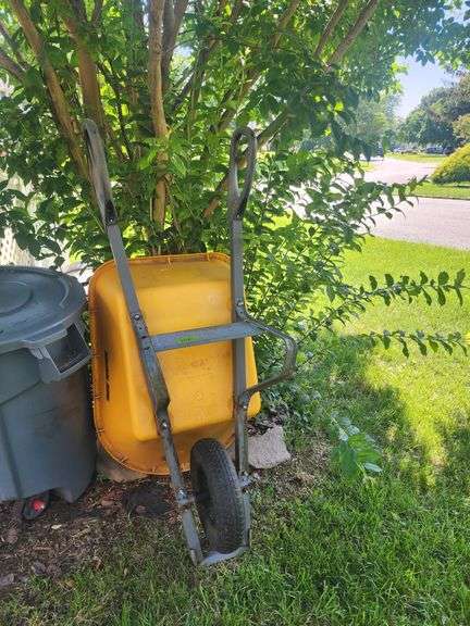 True Temper Wheel Barrow