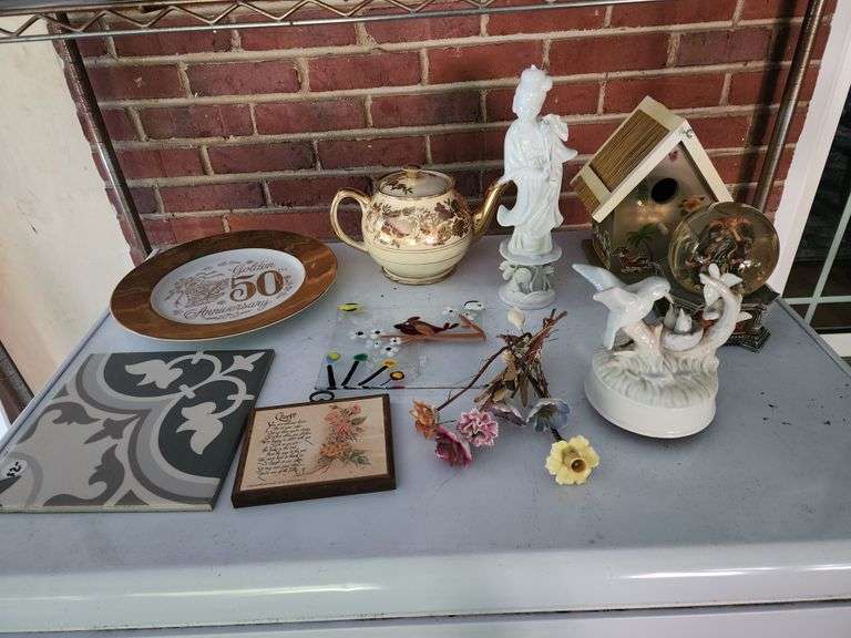 Assorted Home Decor Items to Include: