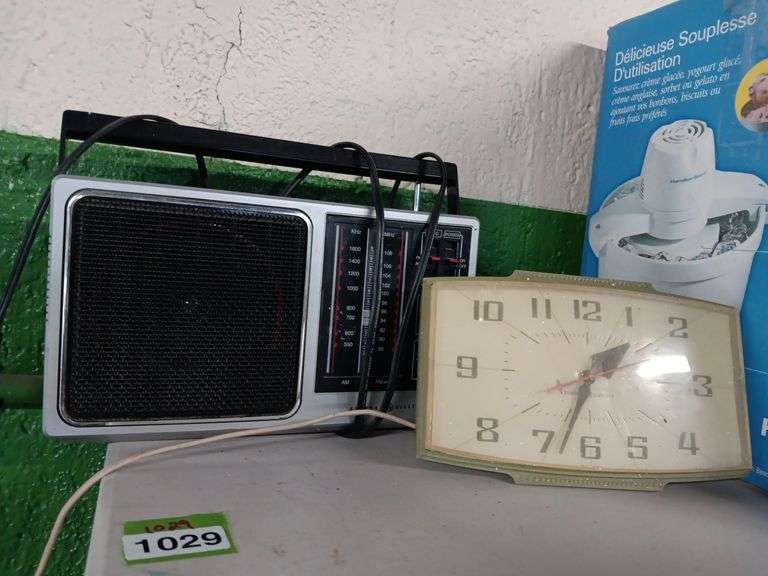 Vintage GE Radio & Clock