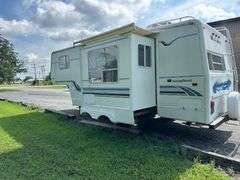 24' Sunnybrook Fifth Wheel Camper
