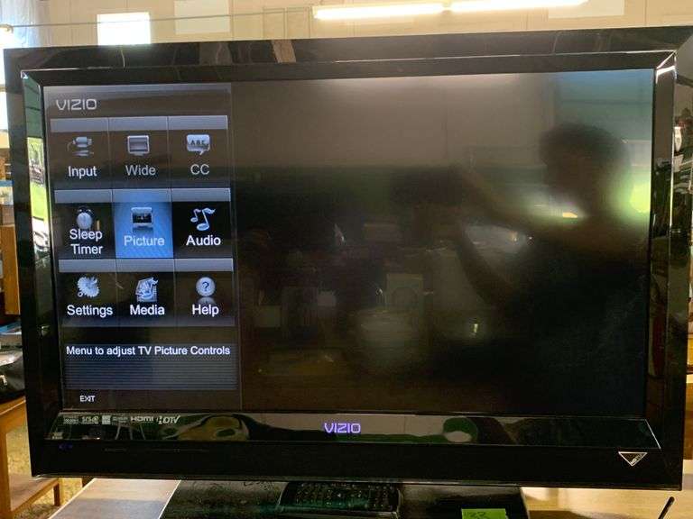 Vizio E321VL 32" LCD TV  w/ Remote