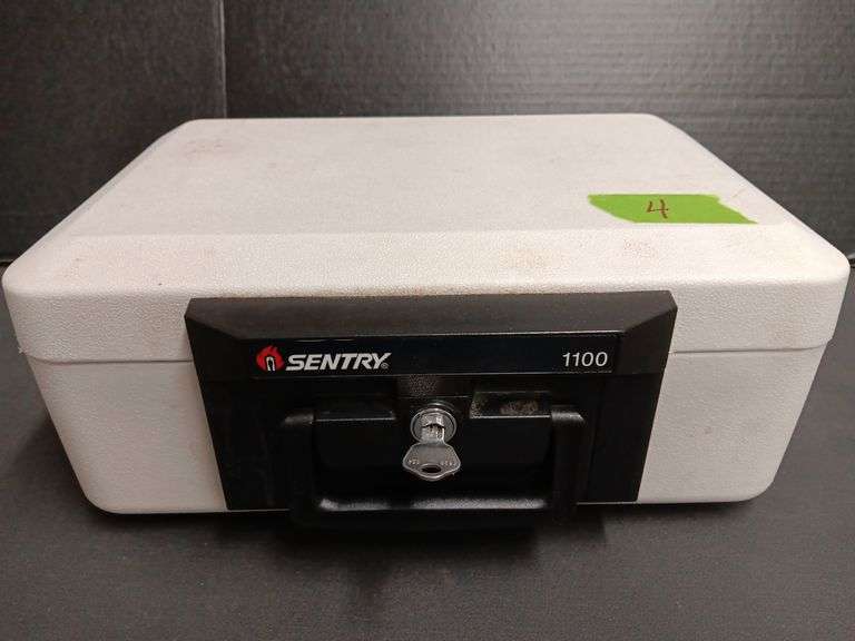 Sentry Safe 1100 Has Key