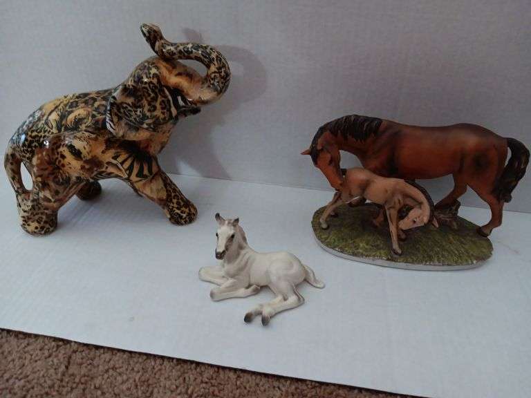 Decorative horses and elephant