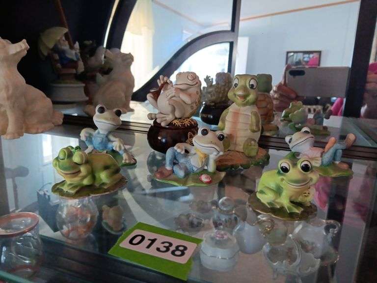 Collection of Ceramic Frogs & Turtle