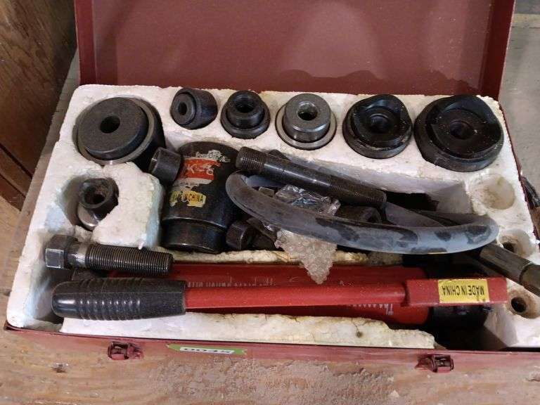 Hydraulic Ram w/ Conduit Punches and Case
