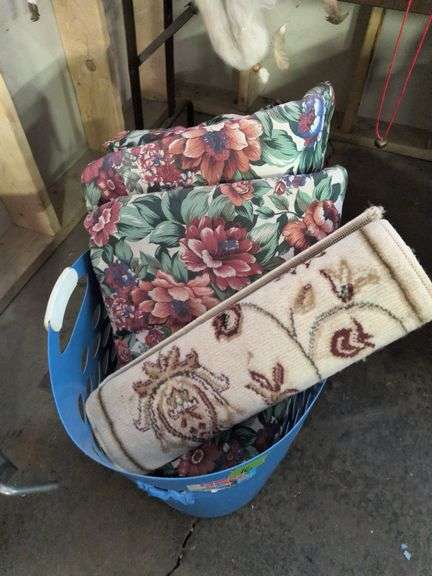 Laundry Basket with Runner and Cushions