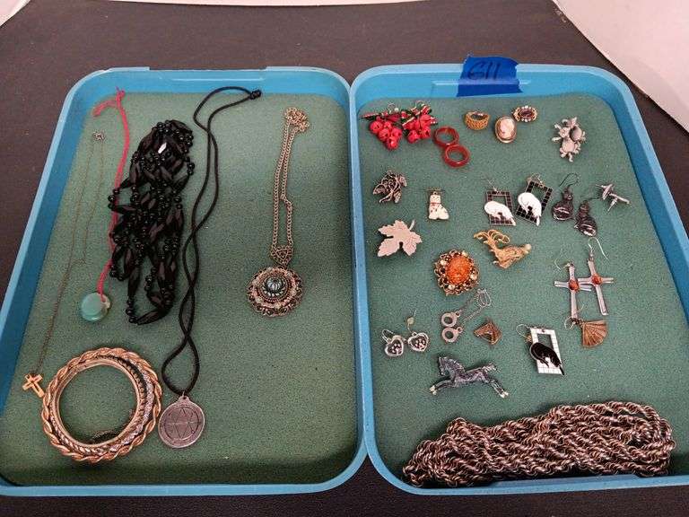 Costume Jewelry Necklaces, Earrings & Bracelets