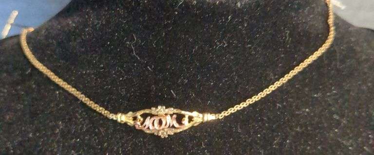 "Mom" Bracelet Marked 10k 2.0g