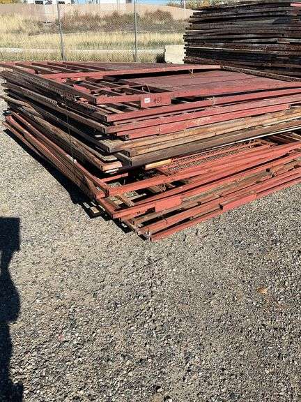 20 + or - Panels/ Gates Red, 7’ High X 10’ Long