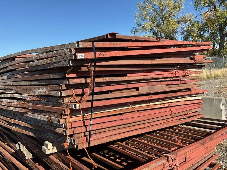 20 + or - Panels/ Gates Red, 7’ High X 10’ Long