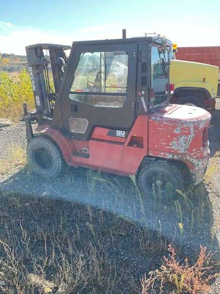 2001 Nissan Forklift