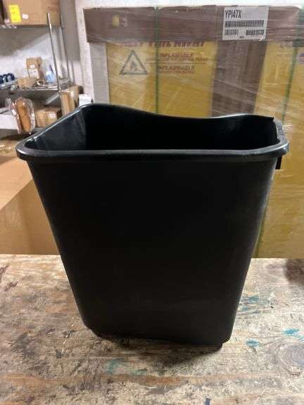 Tough Guy 10 Gal 12-1/4" W x 16-1/4" D Rectangular Black Wastebasket - 4PGN8