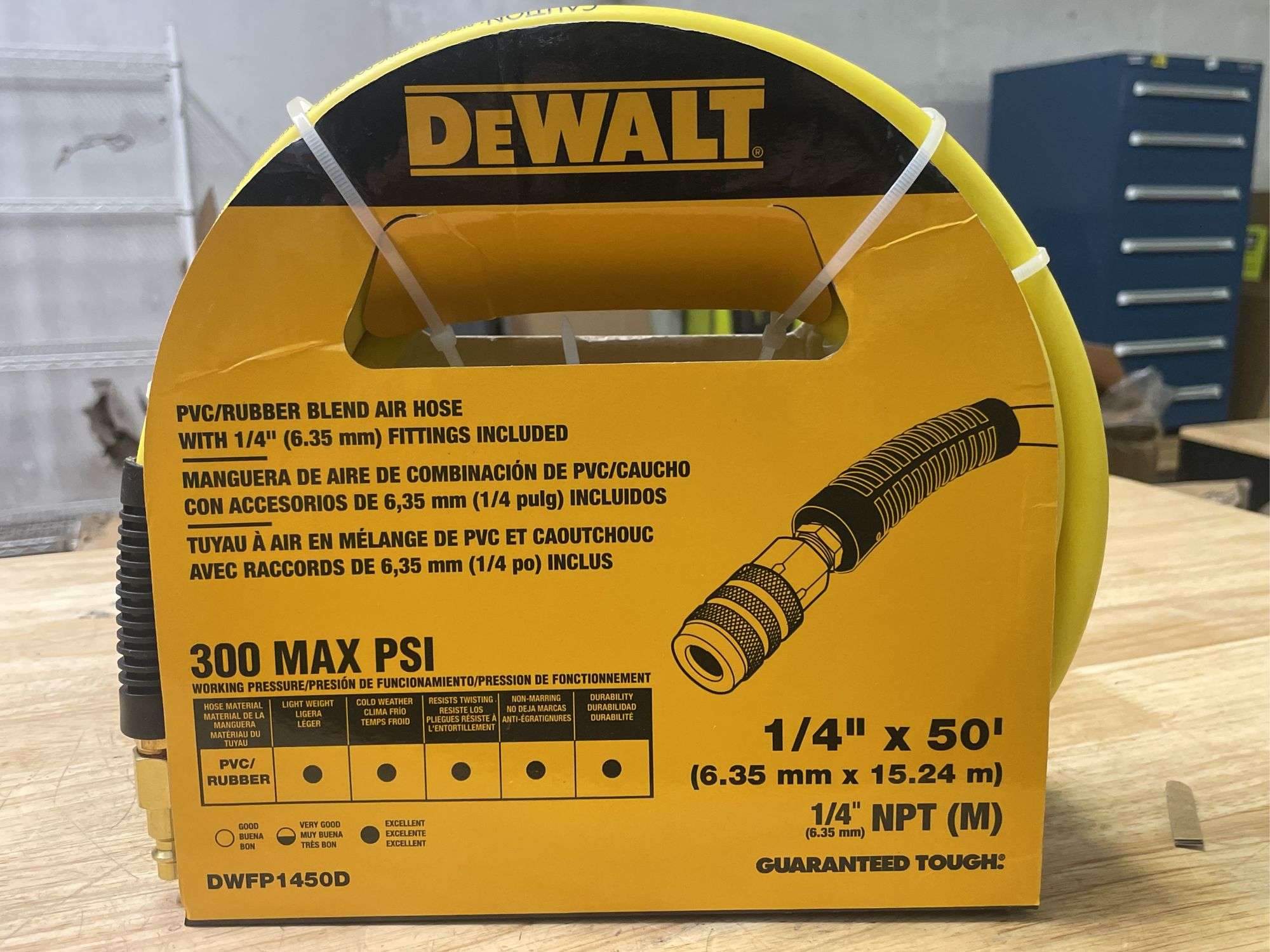 DEWALT Tuyau dair hybride de qualité supérieure de 3/8 po x 25 pi | Home Depot Canada