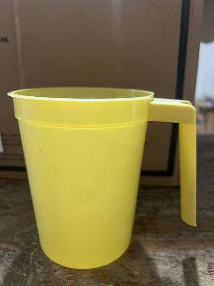 Medline 32 oz Non-Insulated Plastic Pitcher with Lid PK100 - 400801 - MSRP $112.10