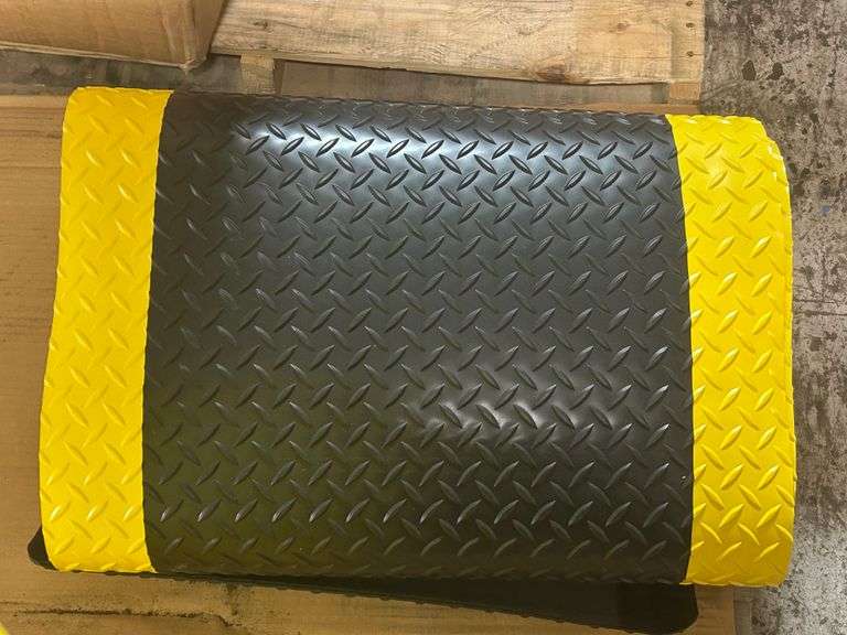Notrax 2 ft x 17 ft x 9/16" Thick Diamond Plate Antifatigue Runner - 52ZZ59 - MSRP $357.70