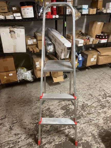 Louisville 3' Ladder 200 lb Load Capacity Type III Aluminum Platform Stepladder