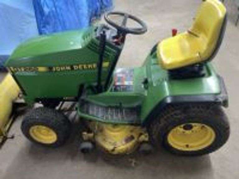 John Deere Piranha Mulching Mower with 6 blades. Starts and runs