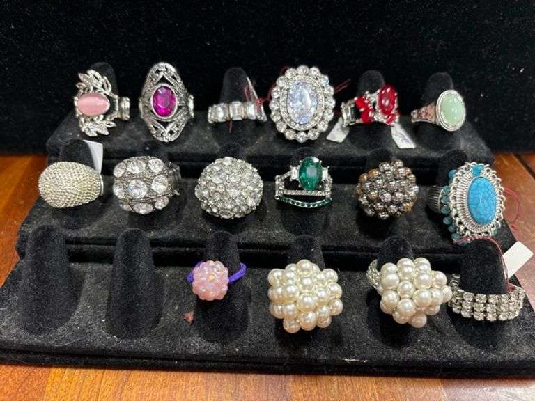 Elastic band rings • (16) • Office Duck Soup Auctions