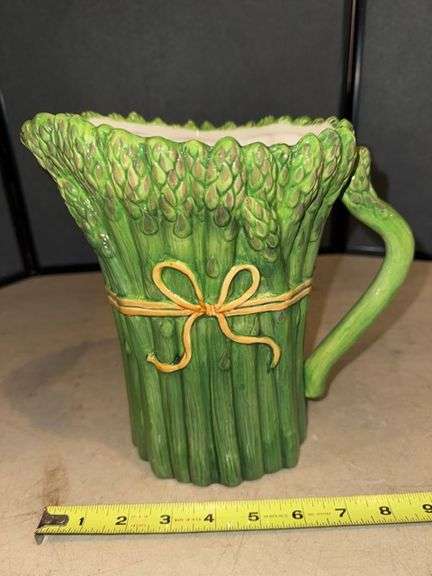 Fresca Oneida asparagus pitcher • Garage