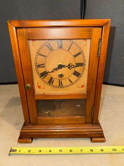 Goff, new castle pa Clock with key • Garage