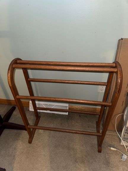 Quilt rack • 25x9x30 • Upstairs