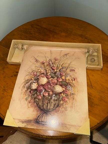 Scroll wall decor • 13x16.5 • Upstairs