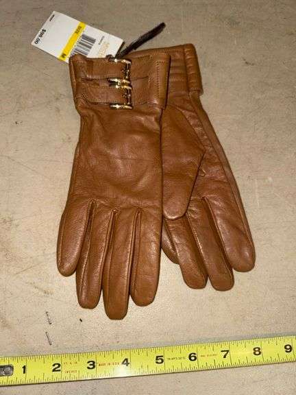 Michael kors gloves • Size:medium • New in Box • Garage