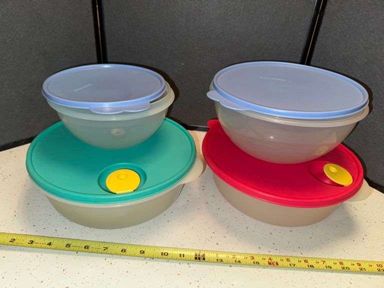 Tupperware bowls • Kitchen