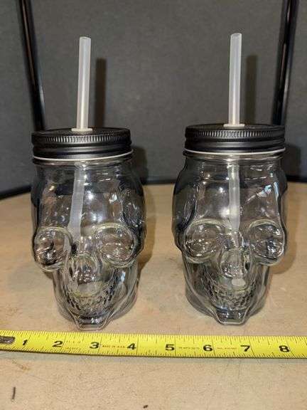 Glass cups with lids • Garage