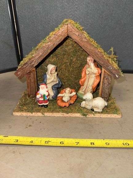 Nativity set with ceramic figurines • Garage