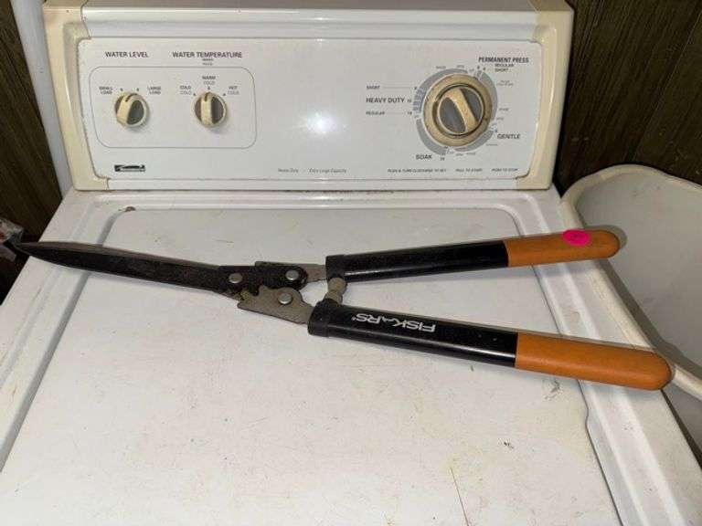 Fiskars trimmers • Laundry room