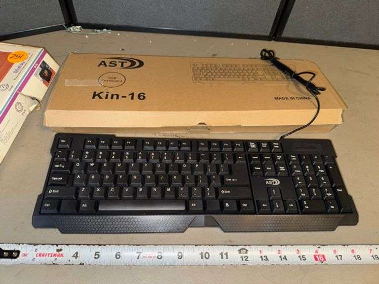 AST usb keyboard • Dining room - Duck Soup Auctions