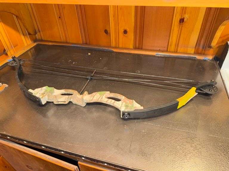Kids Bow • Basement bar - Duck Soup Auctions