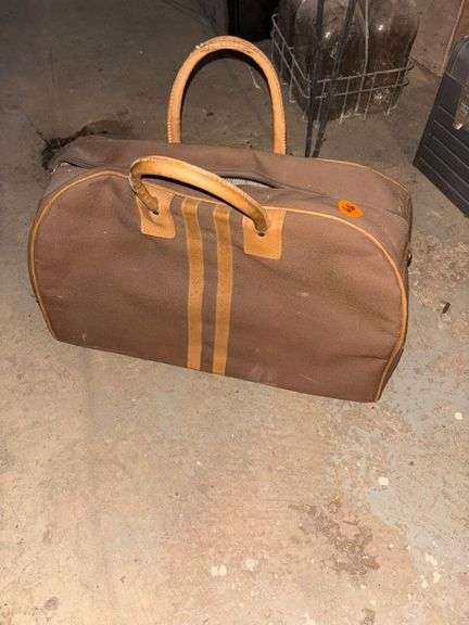 Travel bag • Basement