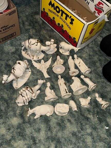 Ceramic nativity • Bedroom 1