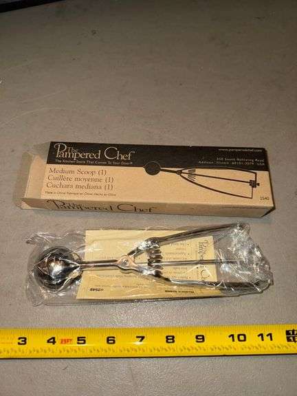Pampered chef medium scoop • Looks New • Kitchen