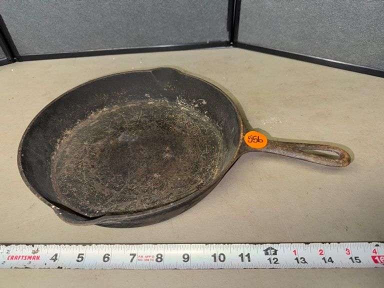 Cast iron skillet • 10” • Basement