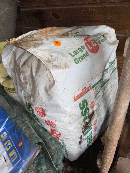 Peat moss • Garage