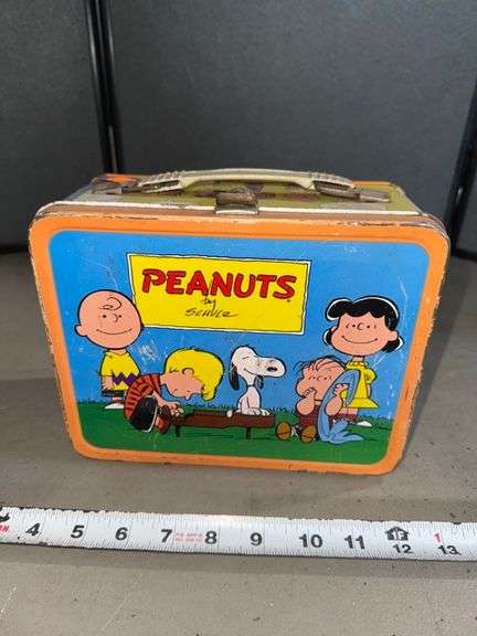 Peanuts metal linch box • Basement