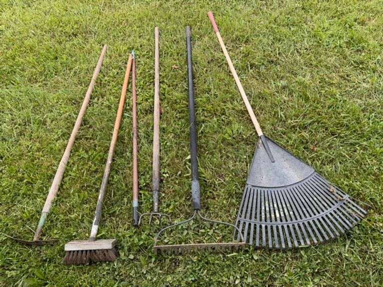 Rakes and brooms • Garage